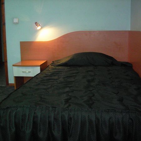 Elbrus Hotel Pazardzhik Buitenkant foto