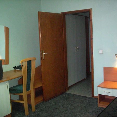 Elbrus Hotel Pazardzhik Buitenkant foto