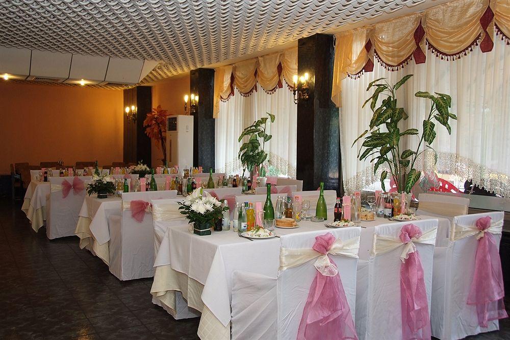 Elbrus Hotel Pazardzhik Buitenkant foto