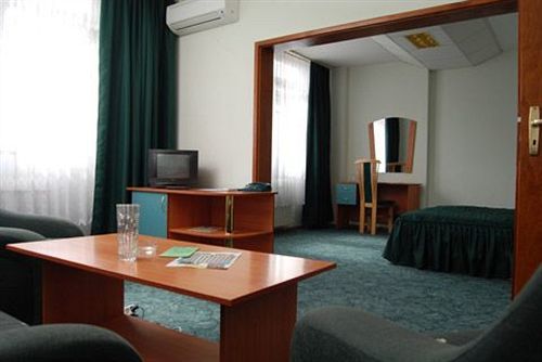 Elbrus Hotel Pazardzhik Buitenkant foto