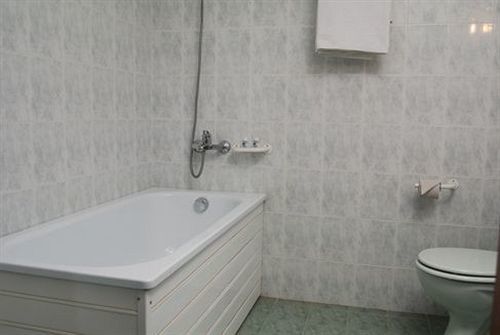Elbrus Hotel Pazardzhik Buitenkant foto