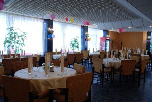 Elbrus Hotel Pazardzhik Buitenkant foto