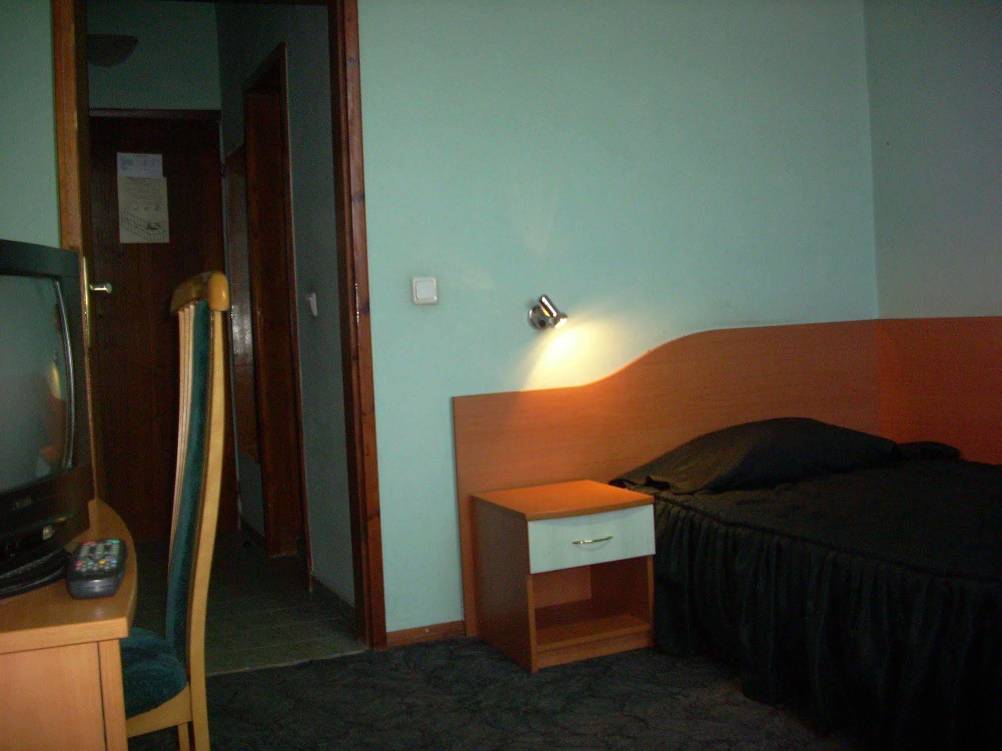 Elbrus Hotel Pazardzhik Buitenkant foto